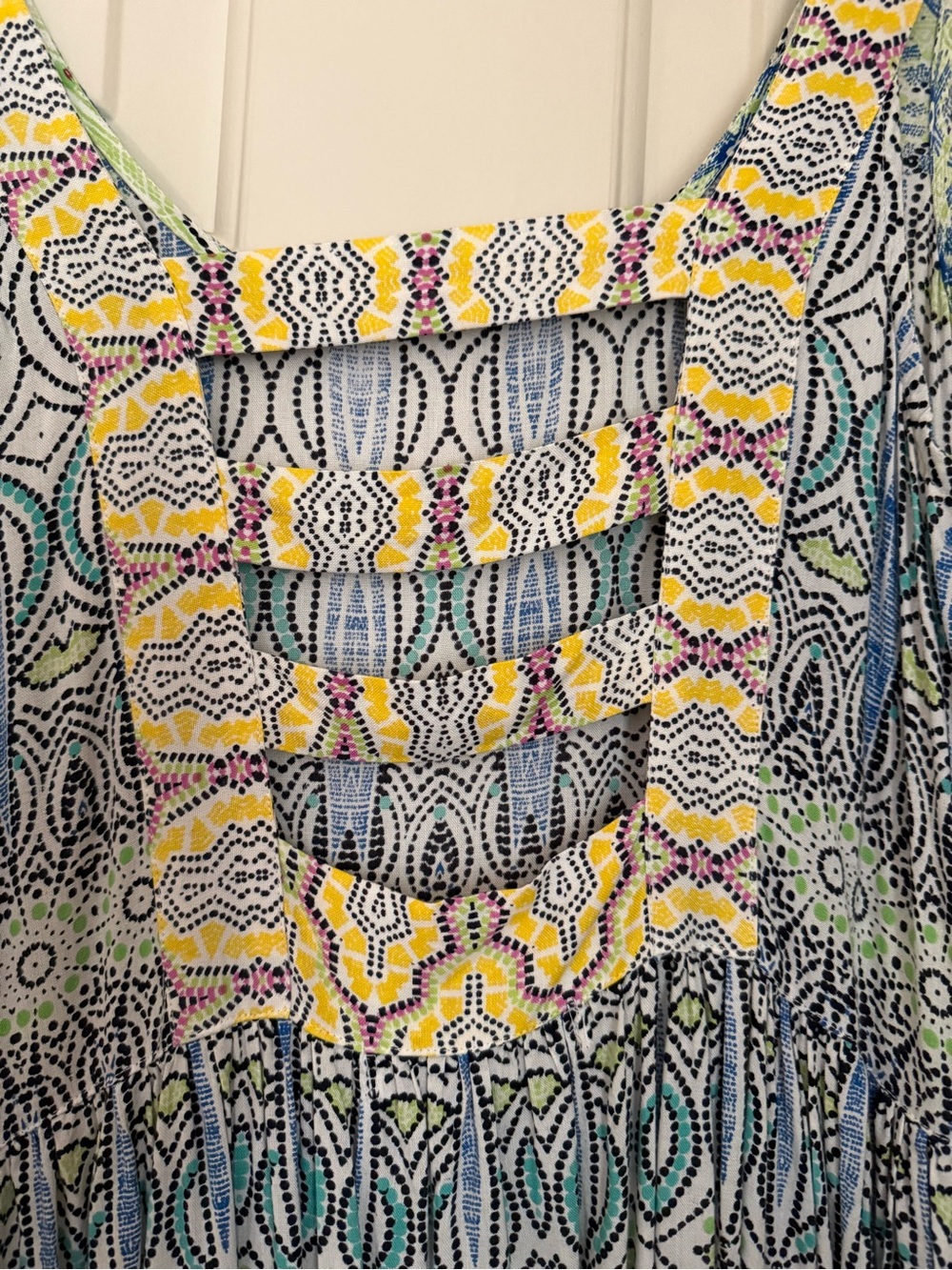 Woman’s Dress - Picture 4 of 11